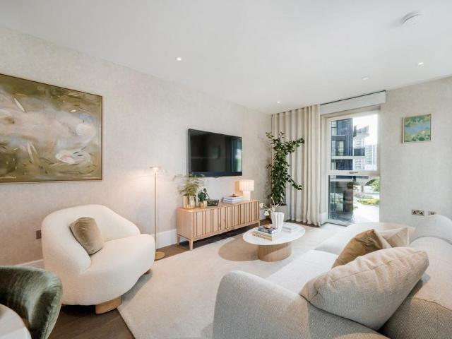 Flat for sale in Shepherd's Bush, Greater London