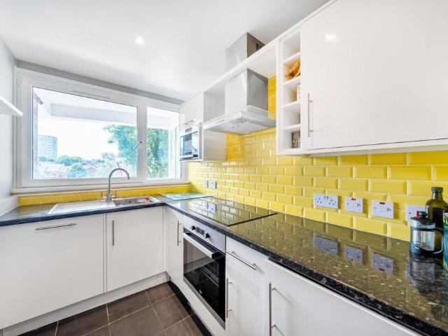 Flat for sale in Walworth, Greater London