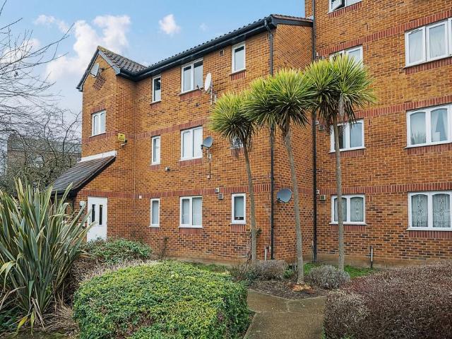 Flat for sale in London Borough of Lewisham, Cat Hill