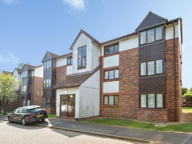 Flat for sale in West Thurrock, Purfleet
