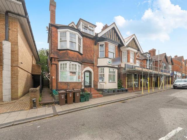 Flat for sale in St Albans, Five Acres