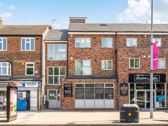 Flat for sale in Highams Park, Greater London