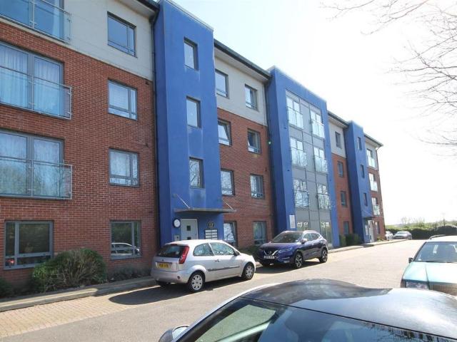 Flat for sale in Rosehill, Greater London
