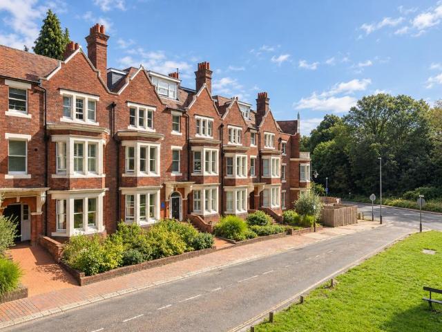 Flat for sale in Royal Tunbridge Wells, Tunbridge Wells