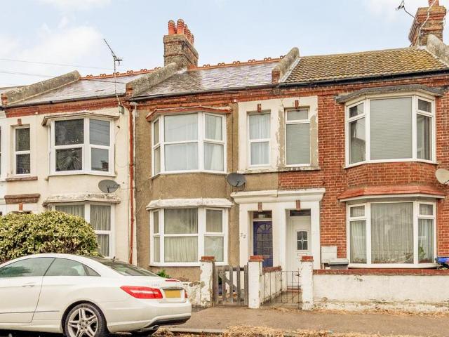 Flat for sale in Oxenden, The Bridge