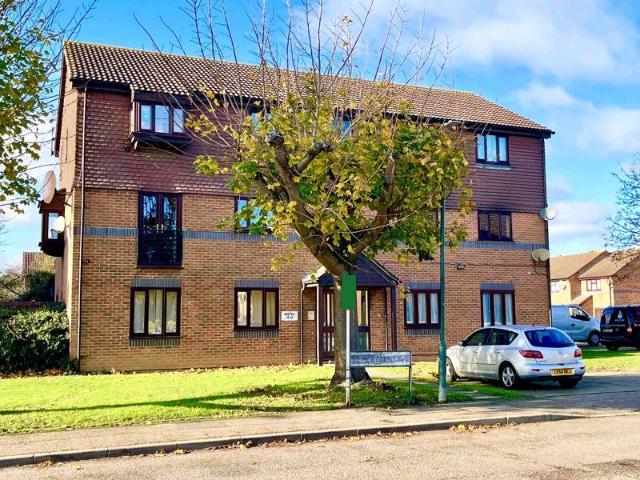 Flat for sale in Crayford, Greater London