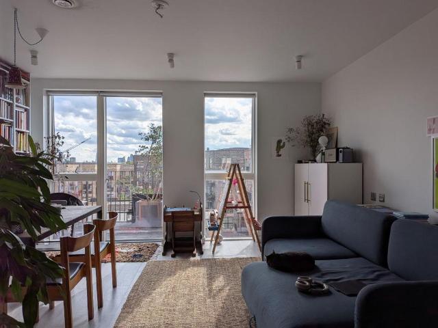 Flat for sale in Hackney Wick, Greater London