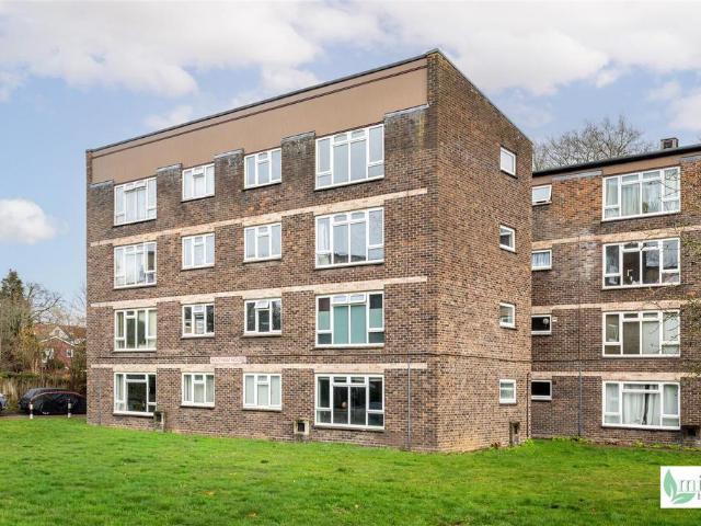 Flat for sale in Row Town, Surrey