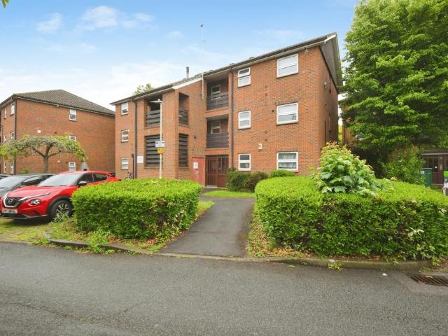 Flat for sale in Fretherne, Hertfordshire