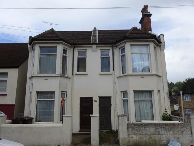Flat for sale in Chatham
