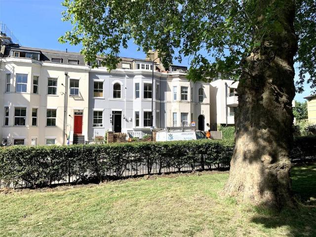 Flat for sale in Shacklewell, Greater London