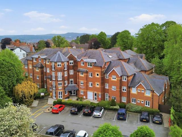 Flat for sale in Allt-yr-yn, Wales