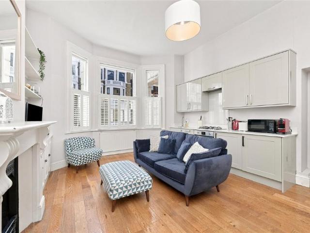 Flat for sale in London Borough of Hammersmith and Fulham, Greater London
