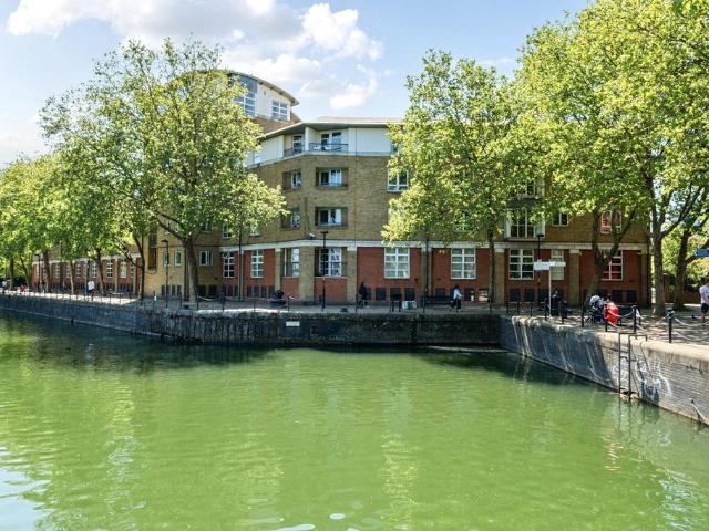 Flat for sale in Rotherhithe, Greater London