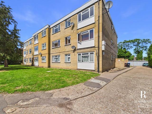 Flat for sale in Wallington, Greater London