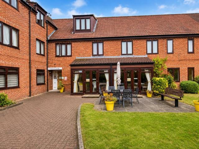 Flat for sale in Hatfield, Fretherne