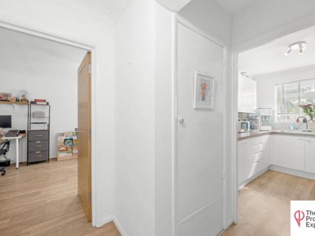 Flat for sale in Wallington, Greater London