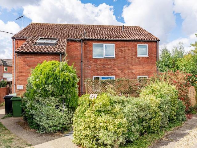 Flat for sale in Burgh St Peter, Norfolk