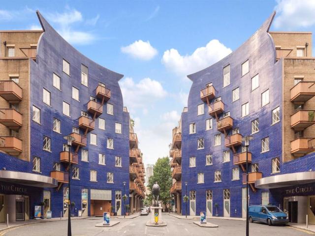 Flat for sale in Bermondsey, Greater London