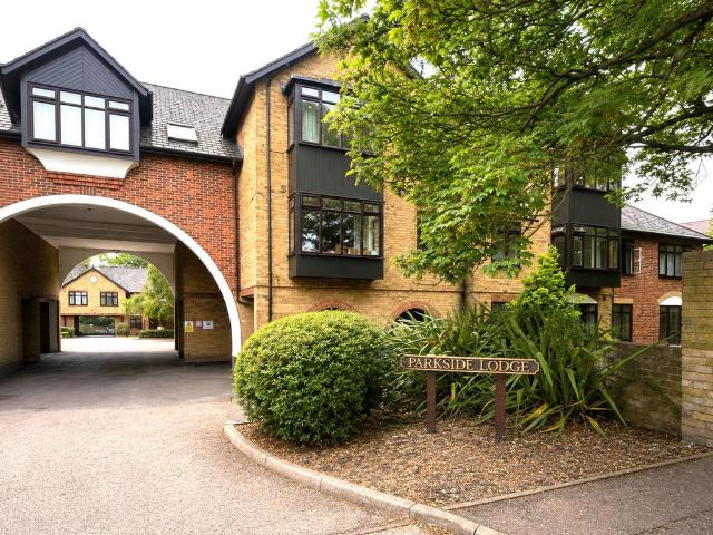 Flat for sale in Lessness Heath, Greater London