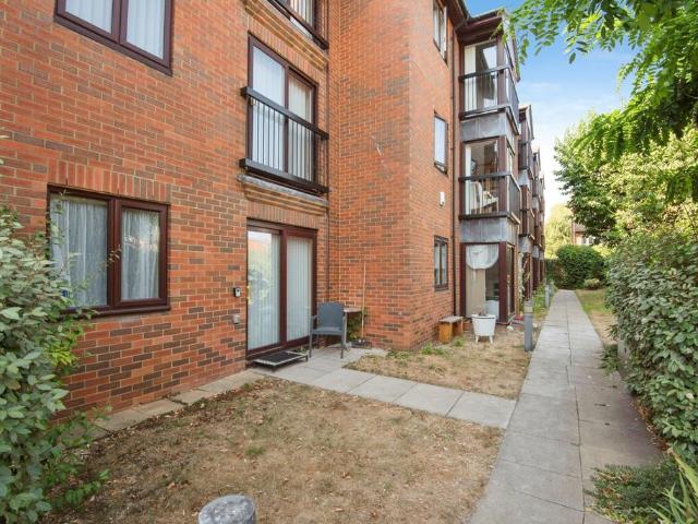 Flat for sale in Bearton, King's Walden
