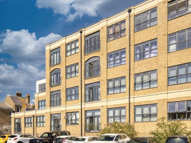 Flat for sale in East Cliff, Acol