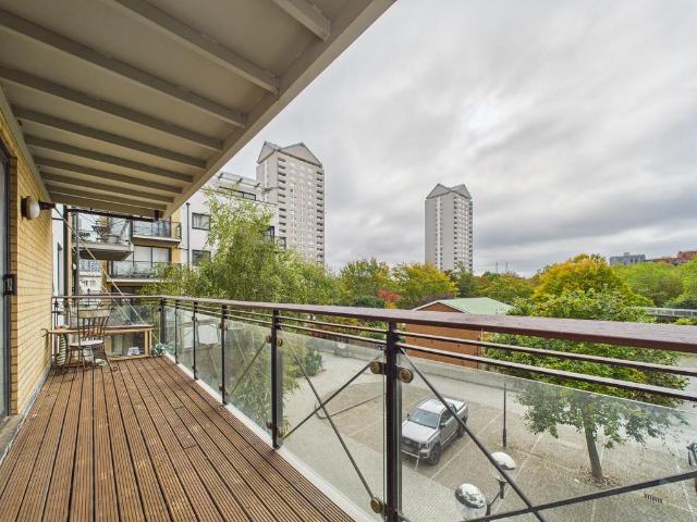 Flat for sale in Canary Wharf, Millwall