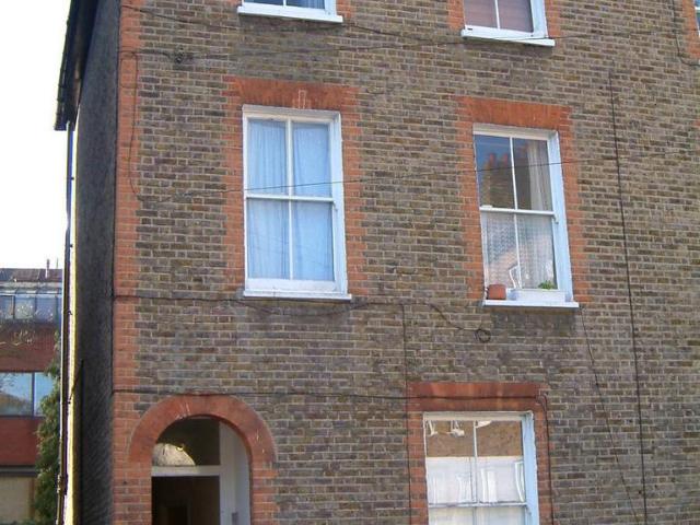 Flat for sale in Surbiton, Greater London