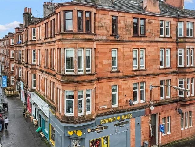 Flat for sale in Shawmoss, Shawlands