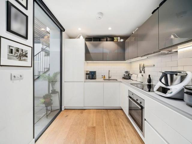 Flat for sale in Hammersmith, Greater London