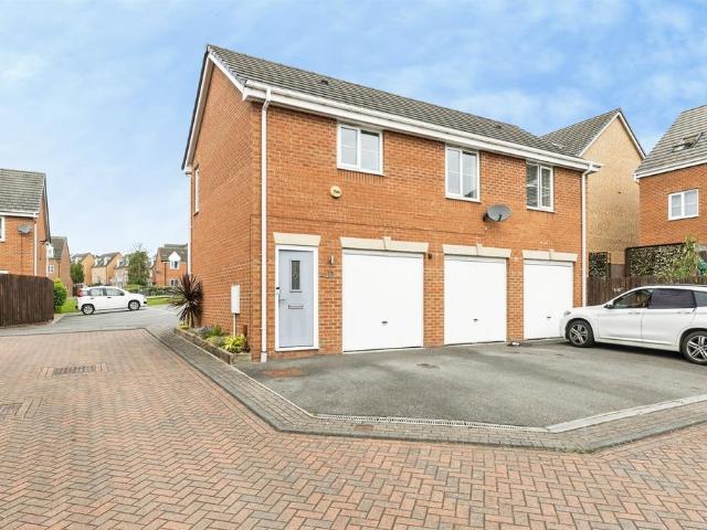 Flat for sale in Thorpe, West Yorkshire