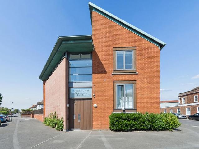 Flat for sale in Beaconsfield, Knotty Green