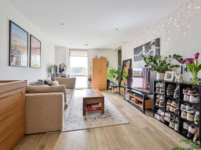 Flat for sale in Peckham, Isle Of Man