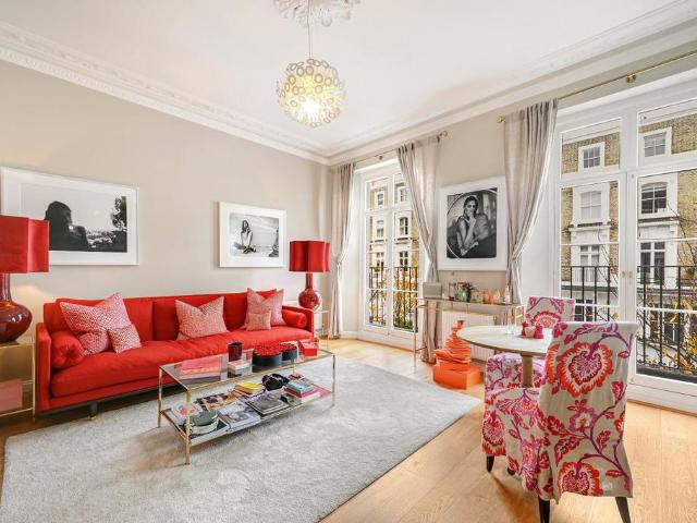 Flat for sale in Brompton, Greater London