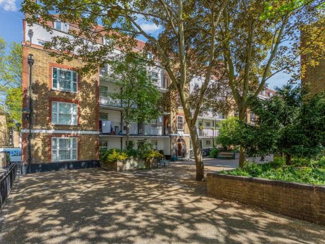 Flat for sale in Somers Town, Greater London