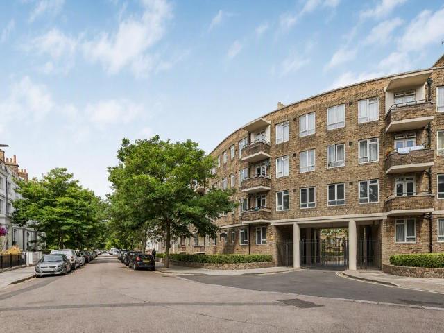 Flat for sale in Paddington, Greater London