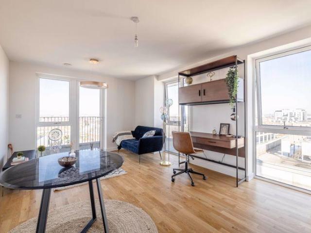 Flat for sale in Slough
