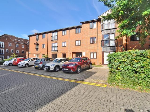 Flat for sale in Bearton, King's Walden