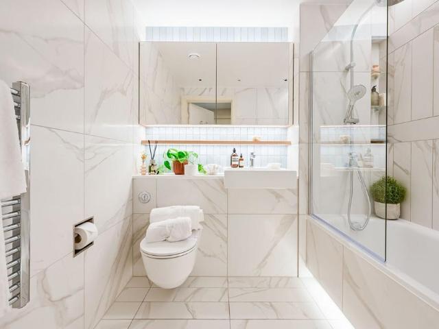 Flat for sale in Bromley-by-Bow, Mile End