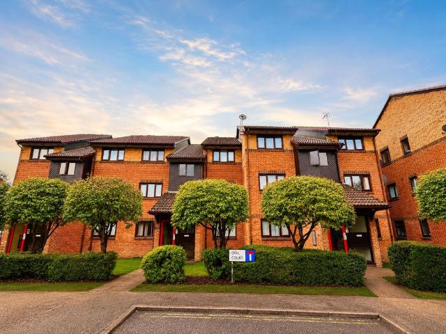 Flat for sale in Burnt Oak, Greater London