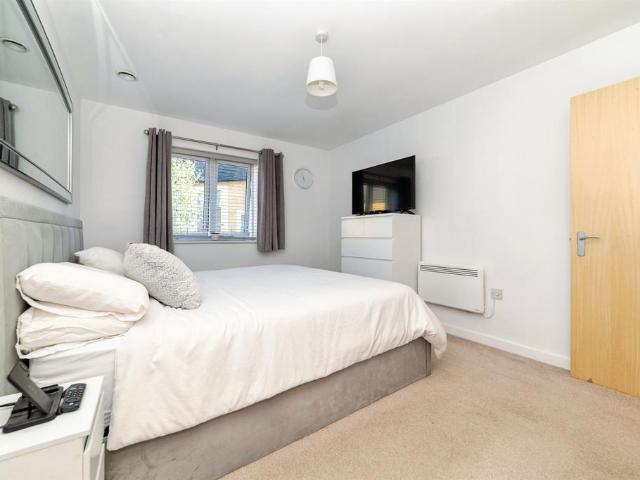 Flat for sale in Pin Green Industrial Area, Shephall