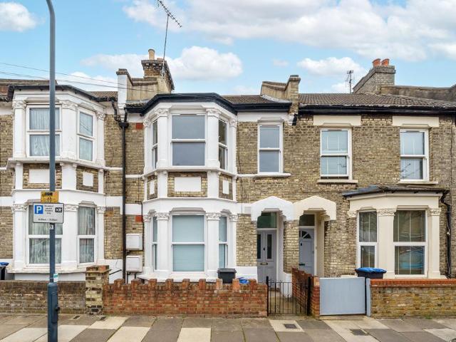 Flat for sale in Harlesden, Greater London