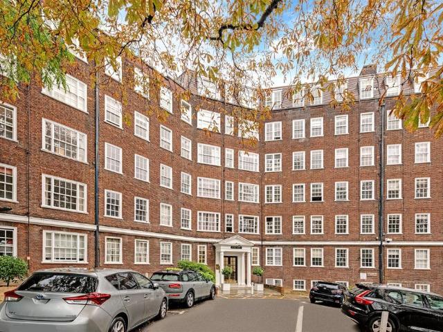 Flat for sale in Primrose Hill, Greater London