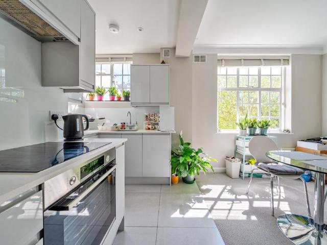 Flat for sale in St. John's Wood, Greater London