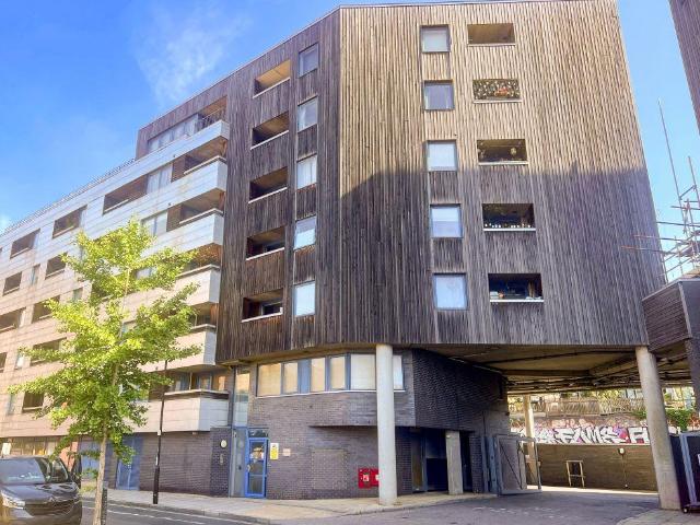 Flat for sale in Kentish Town, Greater London