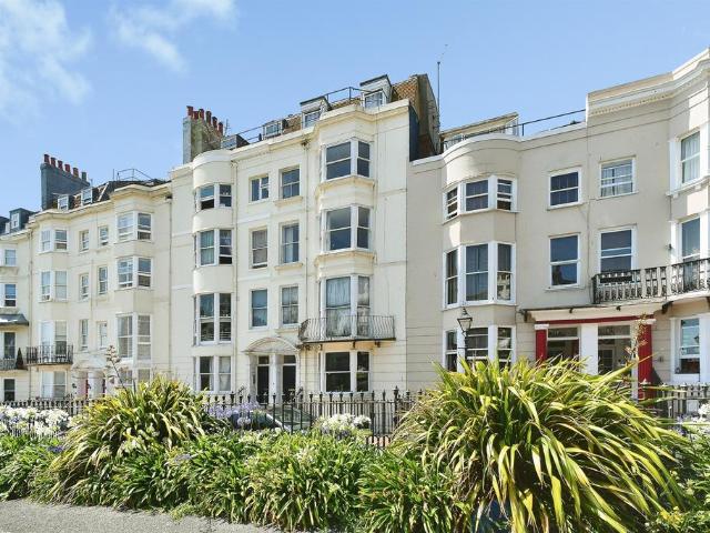 Flat for sale in Queen's Park, Brighton & Hove
