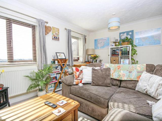 Flat for sale in Phippsville, Northampton