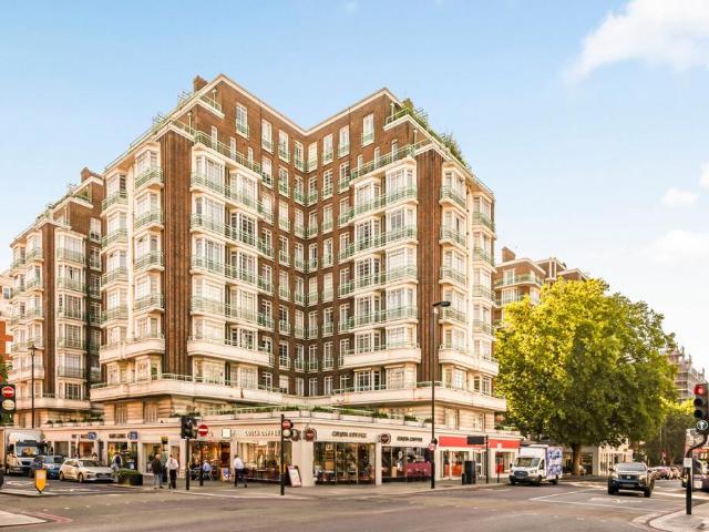 Flat for sale in City of Westminster, Greater London