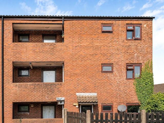 Flat for sale in Hertford, Colliers End
