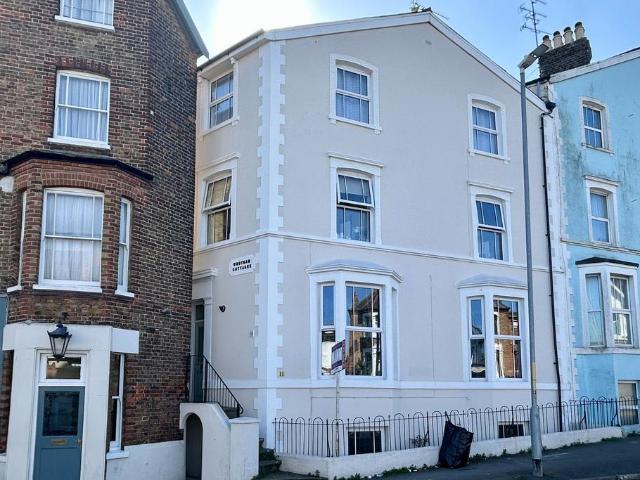 Flat for sale in Upton, Acol